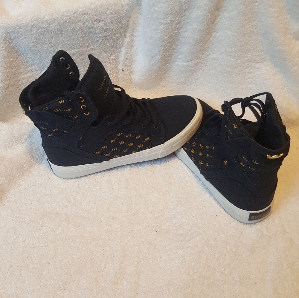 Shoes - Picture 2 of 2